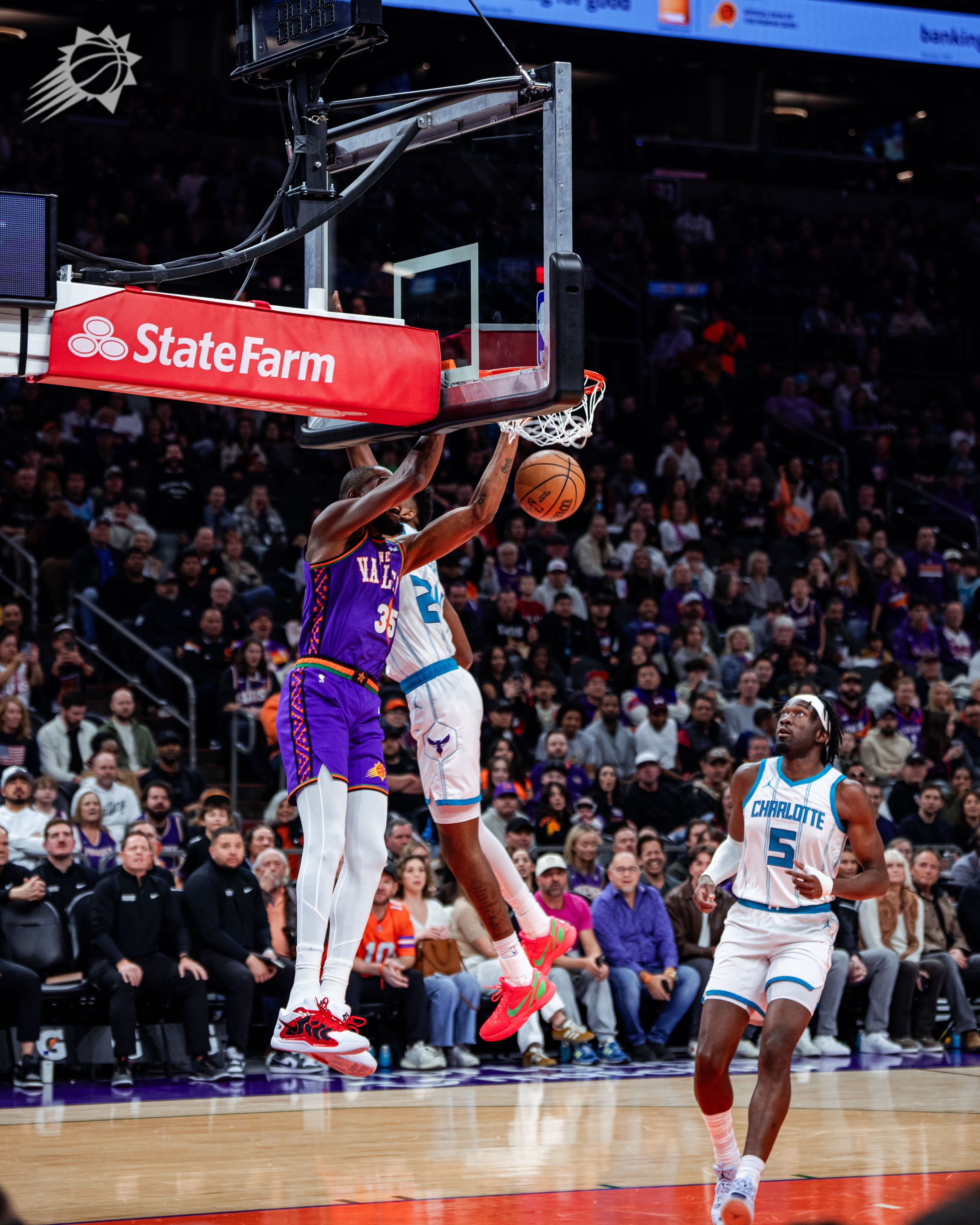 九游体育官网-夏洛特黄蜂训练开放日；冲刺阶段绝杀压哨引欢呼；英超在即；球队文化再被提及的简单介绍